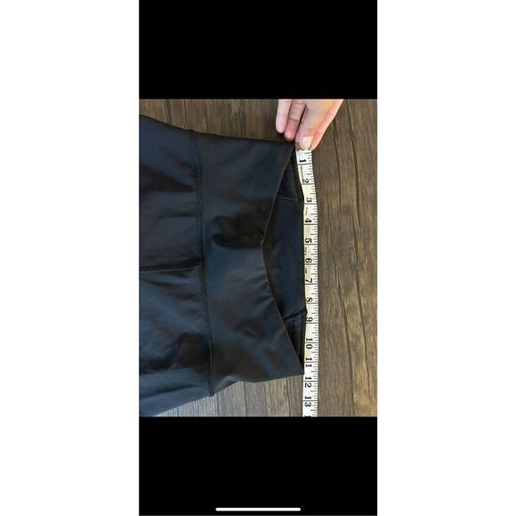 Lululemon Black Cropped Mesh Leggings Size 6 Classic Athletic Activewear - Picture 7 of 9